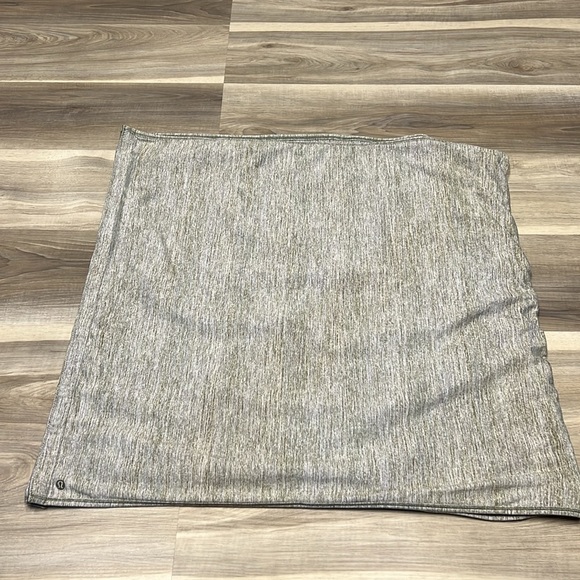 Lululemon green button up scarf - Picture 5 of 6